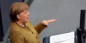 Η καγκελάριος της Γερμανίας, Άνγκελα Μέρκελ στο βήμα της Βουλής