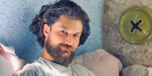 Απόστολος Καμιτσάκης: Καταγγέλλει γνωστό σκηνοθέτη για απρεπή συμπεριφορά