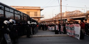 Θεσσαλονίκη: Συγκέντρωση διαμαρτυρίας έξω από την Αστυνομική Διεύθυνση -Ζητούν απελευθέρωση των προσαχθέντων