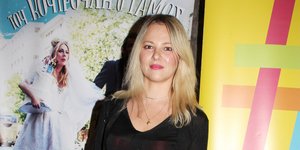 Αθανασία Σμαραγδή: “Θα σας πω εγώ γιατί τώρα, γιατί τα θέατρα είναι κλειστά”…