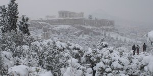 Στα λευκά ντύθηκε η Αθήνα, από το βουνό, μέχρι την θάλασσα