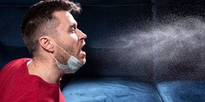 Δανία: Η δικαιοσύνη καλείται να αποφανθεί αν συνιστά έγκλημα να βήχεις προς το πρόσωπο κάποιου