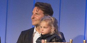 O Μπράντλεϊ Κούπερ με την κόρη του