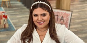 Η Δανάη Μπάρκα, χαμογελαστή