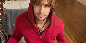 Δημήτρης Σχοινάς – “Όλα Μαζί”: O γιος της Καίτης Γαρμπή και του Διονύση Σχοινά έκανε το δισκογραφικό του ντεμπούτο