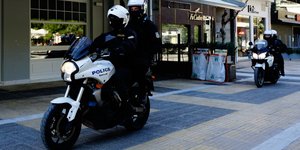 Ανδρες της ομάδας ΔΙΑΣ με μηχανές
