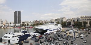 πειραιας λιμανι πλοια