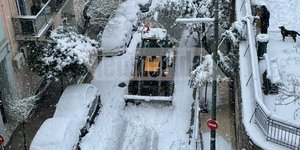 Εκχιονιστικό στο Κολωνάκι, στην οδό Γλύκωνος