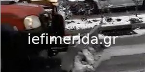 Εκχιονιστικό μηχάνημα στη λεωφόρο Ειρήνης