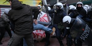 Επεισόδια στην πορεία για τον Κουφοντίνα