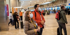 Επιβάτες στο αεροδρόμιο στη Μαδρίτη