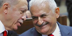 Ερντογάν Γιλντιρίμ χαμογελαστοί