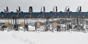 Χιόνια στα διόδια στην Εθνική Οδό Αθηνών Λαμίας