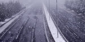 Σφοδρή χιονόπτωση στην Εθνική Οδός