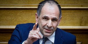 Ο Γιώργος Γεραπετρίτης από το βήμα της Βουλής