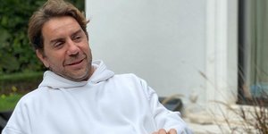 Ο Γιώργος Μαζωνάκης με τον σκύλο του