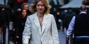 γυναίκα με τσάντα