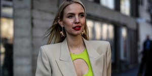 γυναίκα με eyeliner