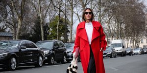 Γυναίκα με παλτό 