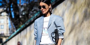 Γυναίκα με σακάκι 