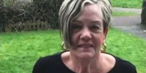 Η Τζόσελιν Τρεντ με τα μετάλλια του παππού της