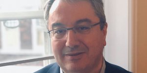 Ο καθηγητής πολιτικής υγείας του LSE, Ηλίας Μόσιαλος