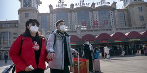 Κίνα ζευγάρι με μάσκα για κορωνοϊό