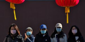 Κινέζοι με μάσκες