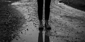 κορίτσι με μποτάκια