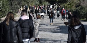 Κόσμος στο κέντρο της Αθήνας