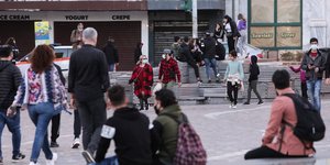 Κόσμος στο Μοναστηράκι