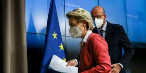 Λάιεν και Μισέλ αποχωρούν από συνέντευξη Τύπου