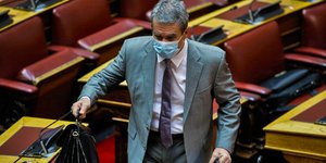 Ο Ανδρέας Λοβέρδος στην ολομέλεια της βουλής/Φωτογραφία Eurokinissi
