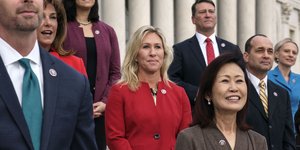 Η Τζάνις Τέιλορ Γκριν οπαδός της QAnon