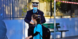 lockdown Κλειστά καταστήματα στη χιονισμένη Πλάκα