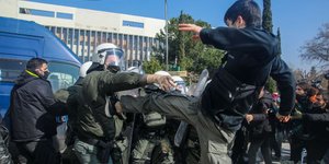Επεισόδια στο ΑΠΘ ανάμεσα σε ΜΑΤ και φοιτητές