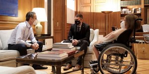 Η ξεχωριστή συνάντηση του Κ. Μητσοτάκη -Με την 22χρονη Ελευθερία που ανέβηκε στον Ολυμπο στην πλάτη Μάριου