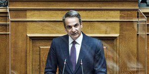 Ο Κυριάκος Μητσοτάκης μιλάει στη Βουλή