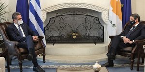 Αναστασιάδης και Μητσοτάκης με μάσκες