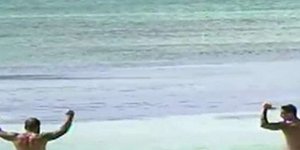 Μπάνιο γυμνοί για Τριαντάφυλλο και Ηλία Μπόγδανο
