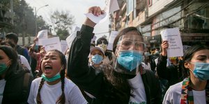 Νεπάλ: Διαδήλωση εκατοντάδων ανθρώπων μετά τον βιασμό και τη δολοφονία μιας έφηβης