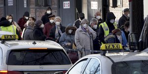 ουρα για εμβολιο 