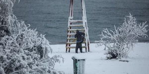Η κακοκαιρία «Μήδεια» έφτασε και στο παραλιακό μέτωπο