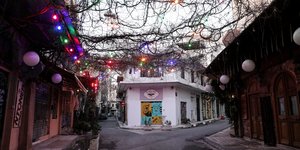 περγκολα χρωματιστα φωτακια