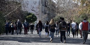 Κόσμος στη Διονυσίου Αρεοπαγίτου