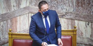 Ο Στέλιος Πέτσας στη Βουλή