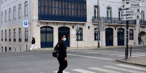 Πεζή περνά διάβαση στην Πορτογαλία