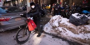Πολίτης με ποδήλατο στη Νέα Υόρκη