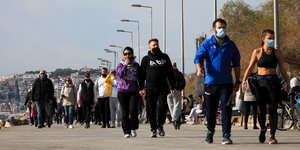 κοπελα μπουστακι