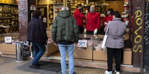 πολιτες με κοκκινα 